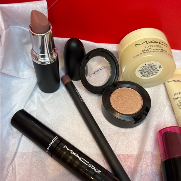 MAC Cosmetics Nude and Travel Size Skincare Collection - Picture 2 of 4